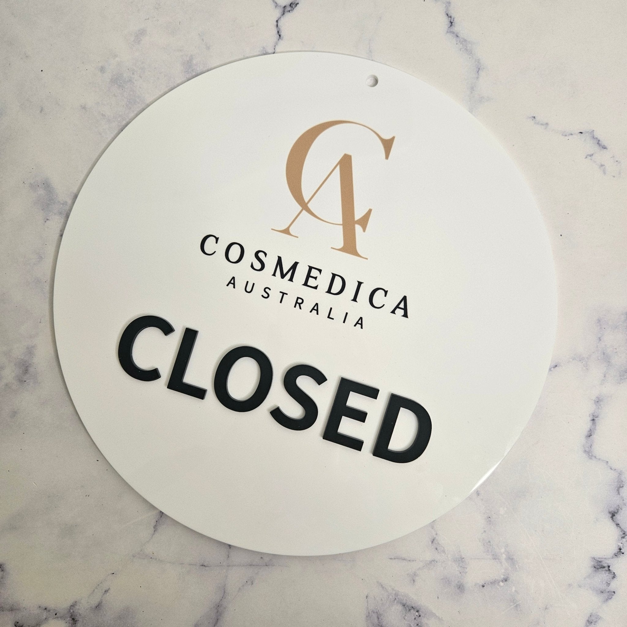 Round closed sign with acrylic letters in black 3D