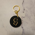 Round qr code keyring in black with gold logo