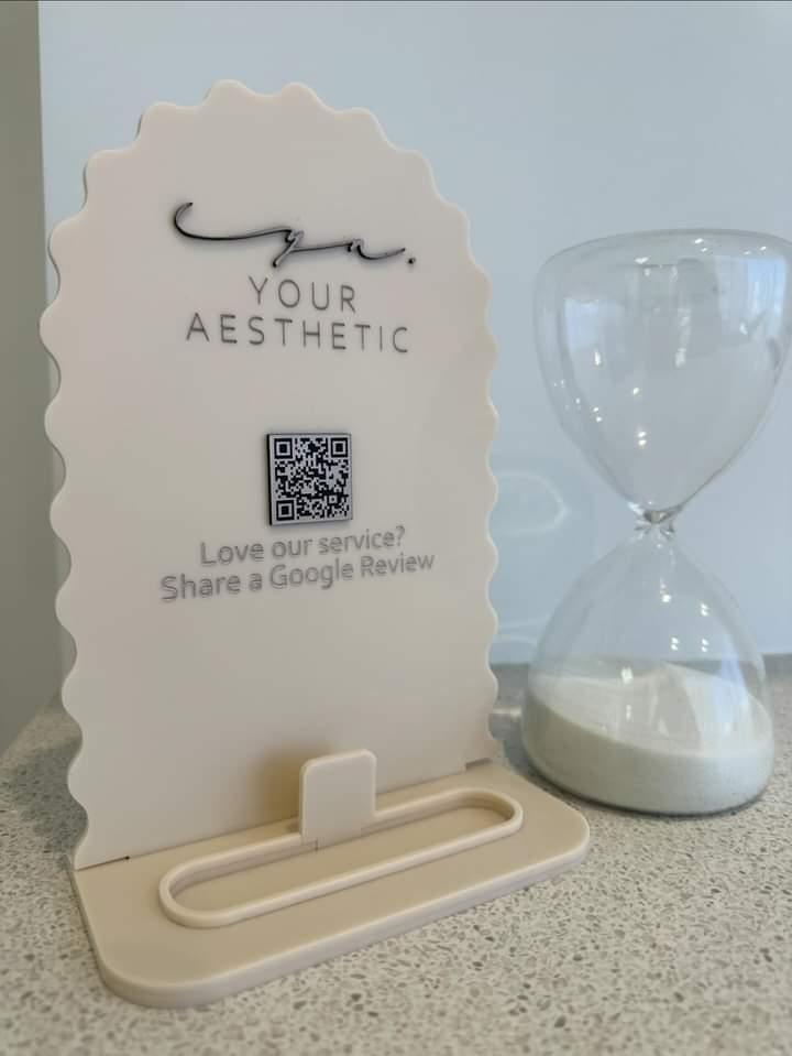 Fluted qr code sign (beige)